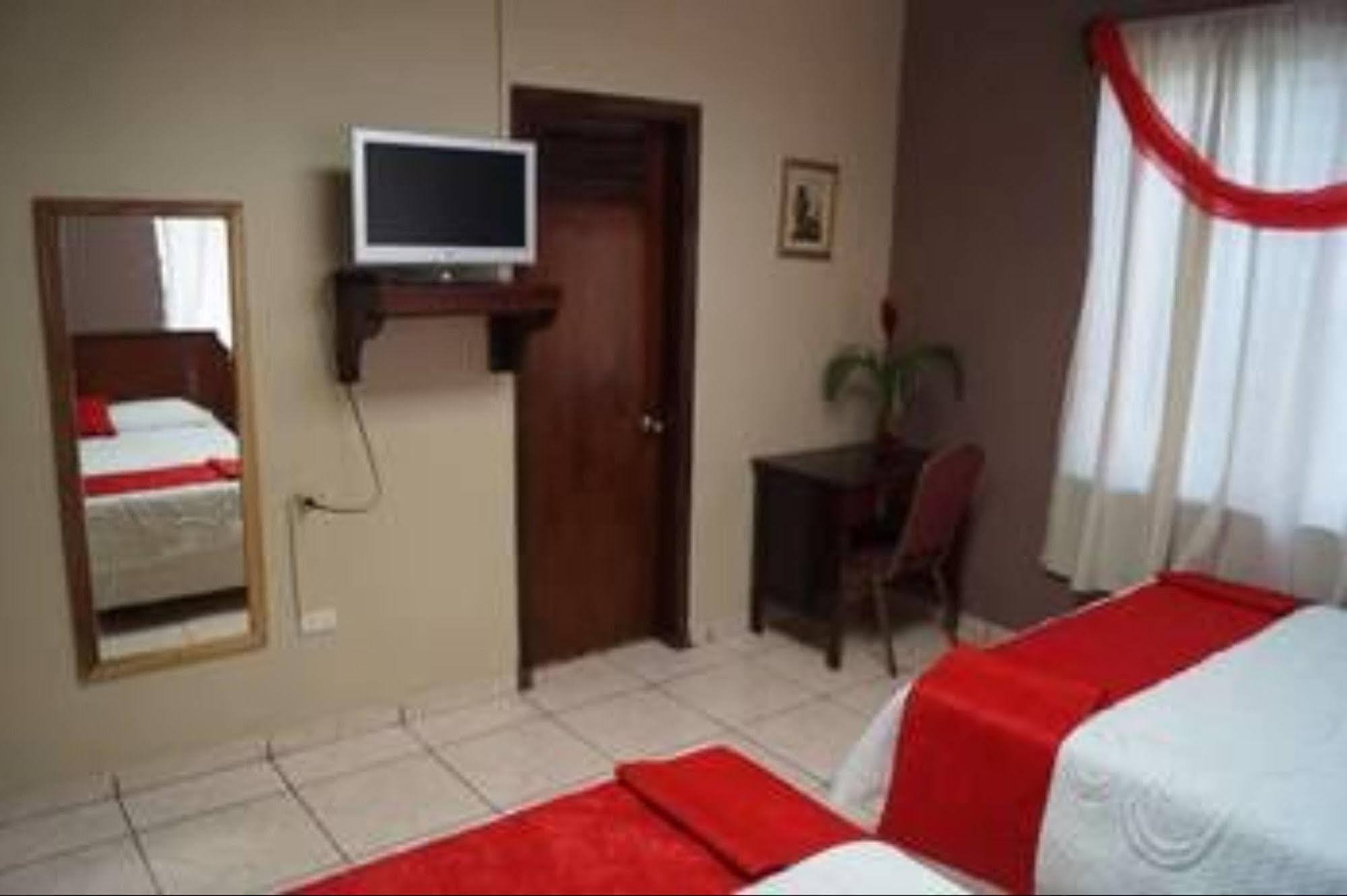 Micro Hotel Rio De Piedras ซานเปโดร ซูลา ภายนอก รูปภาพ
