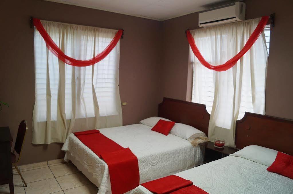 Micro Hotel Rio De Piedras ซานเปโดร ซูลา ภายนอก รูปภาพ